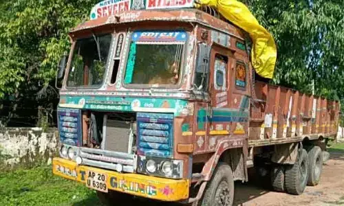 అర్థరాత్రి బ్లాక్ మార్కెట్ కు యూరియా