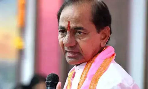 KCRకు నోటీసులు ఇచ్చిన సిట్ అధికారులు.. ఎర్రవెల్లి ఫామ్‌హౌస్‌కు బయలుదేరిన KTR, హరీశ్‌రావు