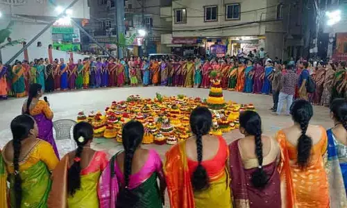 కూకట్ పల్లిలో ఘనంగా బతుకమ్మ వేడుకలు...