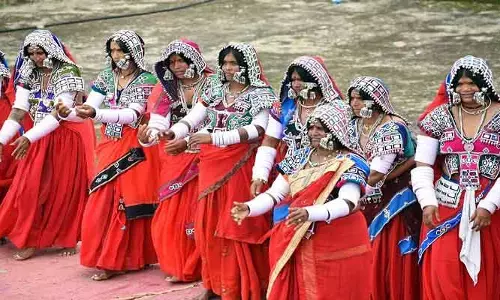లంబాడీలు వలసవాదులా.. స్థానికులా? బంజారాల వాస్తవ చరిత్ర