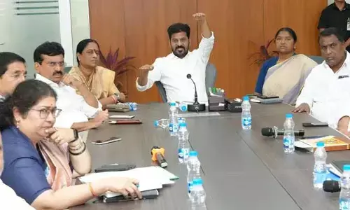 సంప్రదాయం ఉట్టిపడేలా స్వాగత తోరణం ఉండాలి: CM రేవంత్ ఆదేశం