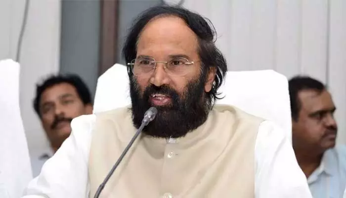 Uttam Kumar Reddy: ఆల్మట్టి డ్యాం ఎత్తు పెంపుకు రాష్ట్ర ప్రభుత్వం వ్యతిరేకం: ఉత్తమ్ కుమార్ రెడ్డి Uttam Kumar Reddy: ఆల్మట్టి డ్యాం ఎత్తు పెంపుకు రాష్ట్ర ప్రభుత్వం వ్యతిరేకం: ఉత్తమ్ కుమార్ రెడ్డి