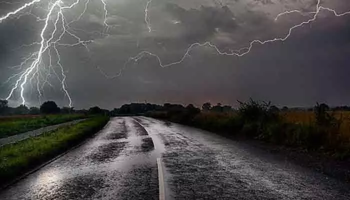 ఏపీకి బిగ్ అలర్ట్... ఈ జిల్లాలకు భారీ వర్ష సూచన ఏపీకి బిగ్ అలర్ట్... ఈ జిల్లాలకు భారీ వర్ష సూచన