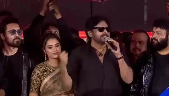 ఆయన దెబ్బకు ‘OG’ డ్రెస్తో కనిపించిన పవన్ ఆయన దెబ్బకు ‘OG’ డ్రెస్తో కనిపించిన పవన్