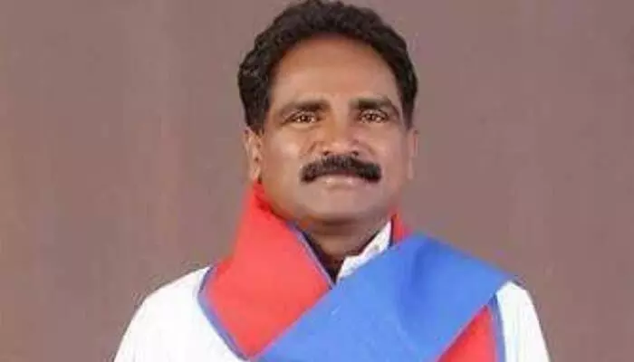ఆర్ఆర్ఆర్ అలైన్మెంట్పై రాష్ట్ర ప్రభుత్వం స్పష్టతనివ్వాలి: సీపీఐ(ఎం) రాష్ట్ర కమిటీ కార్యదర్శి జాన్ వెస్లీ ఆర్ఆర్ఆర్ అలైన్మెంట్పై రాష్ట్ర ప్రభుత్వం స్పష్టతనివ్వాలి: సీపీఐ(ఎం) రాష్ట్ర కమిటీ కార్యదర్శి జాన్ వెస్లీ
