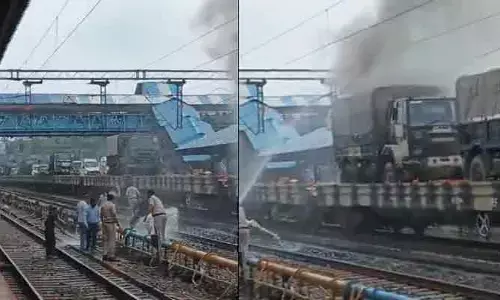 రైలుపై వెళ్తున్న ఆర్మీ ట్రక్‌లో అగ్ని ప్రమాదం