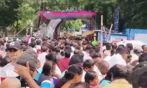 కపిలతీర్థం ఆలయానికి పోటెత్తిన భక్తులు.. తీవ్ర ఇబ్బందులు