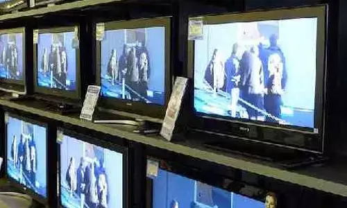 TVs: రూ. 85,000 వరకు తగ్గిన టీవీ ధరలు