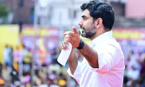ట్రాఫిక్ కానిస్టేబుల్‌కు సెల్యూట్ చేసిన నారా లోకేష్.. వీడియో వైరల్