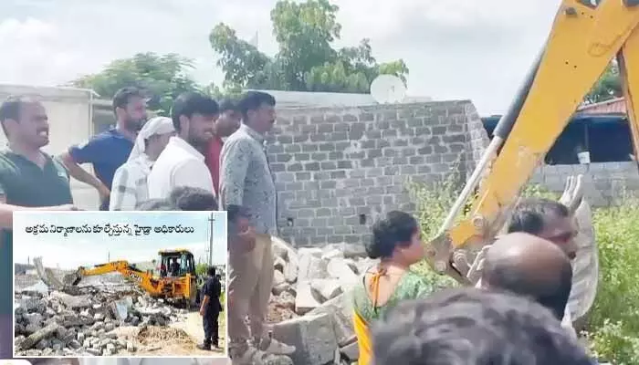 హాట్ టాపిక్గా గాజులరామారం ల్యాండ్స్ ఇష్యూ.. సర్వే నెం.307లో యథేచ్ఛగా దందా హాట్ టాపిక్గా గాజులరామారం ల్యాండ్స్ ఇష్యూ.. సర్వే నెం.307లో యథేచ్ఛగా దందా
