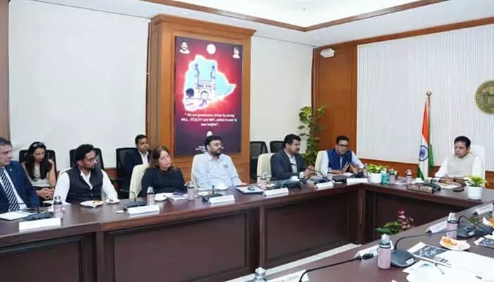 Sridhar Babu: ఏరోస్పేస్-డిఫెన్స్ హబ్ గా తెలంగాణ.. ఇటలీ పారిశ్రామికవేత్తలతో మంత్రి శ్రీధర్ బాబు Sridhar Babu: ఏరోస్పేస్-డిఫెన్స్ హబ్ గా తెలంగాణ.. ఇటలీ పారిశ్రామికవేత్తలతో మంత్రి శ్రీధర్ బాబు