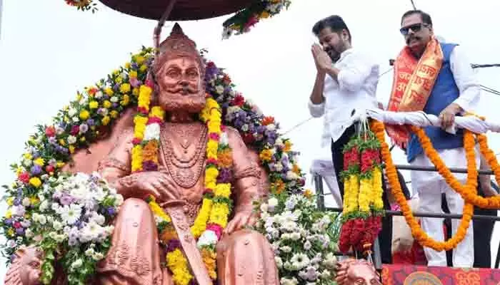 అగ్రసేన్ మహారాజ్ జయంతి.. నివాళులర్పించిన సీఎం రేవంత్ రెడ్డి అగ్రసేన్ మహారాజ్ జయంతి.. నివాళులర్పించిన సీఎం రేవంత్ రెడ్డి