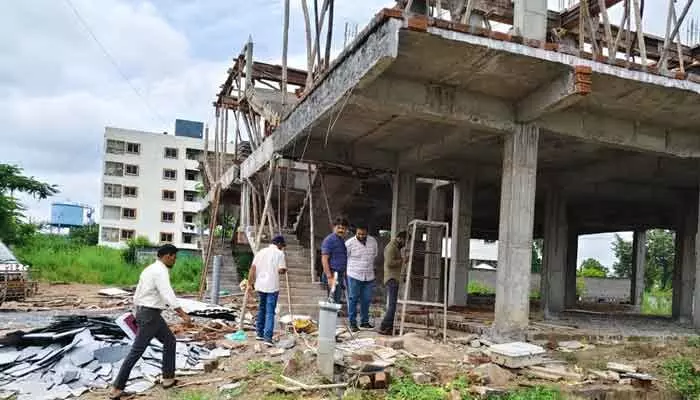దిశ ఎఫెక్ట్ : ప్రభుత్వ స్థలంలో పాగా వాస్తవమే! దిశ ఎఫెక్ట్ : ప్రభుత్వ స్థలంలో పాగా వాస్తవమే!
