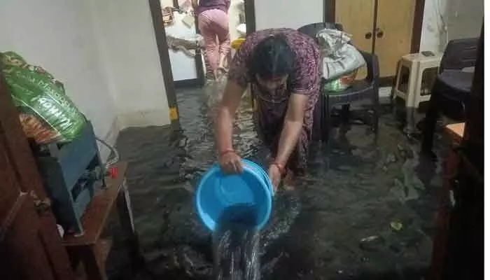 సమస్యలు ఇక్కడ....అధికారులు ఎక్కడ..? సమస్యలు ఇక్కడ....అధికారులు ఎక్కడ..?