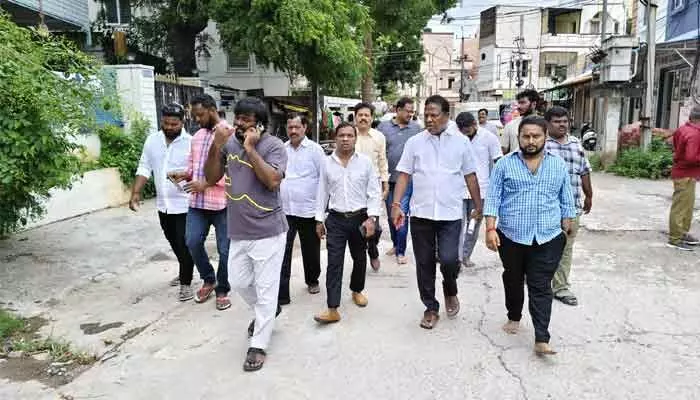 ఫణిగిరి కాలనీలో సమస్యలను పరిష్కరిస్తా.. ఫణిగిరి కాలనీలో సమస్యలను పరిష్కరిస్తా..