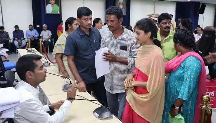 ప్రజావాణి దరఖాస్తులను సత్వరమే పరిష్కరించాలి ప్రజావాణి దరఖాస్తులను సత్వరమే పరిష్కరించాలి