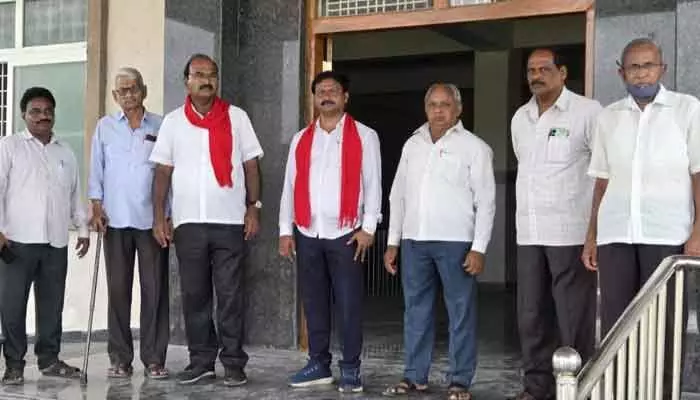100 పడకల ఆస్పత్రిని వెంటనే ప్రారంభించాలి 100 పడకల ఆస్పత్రిని వెంటనే ప్రారంభించాలి