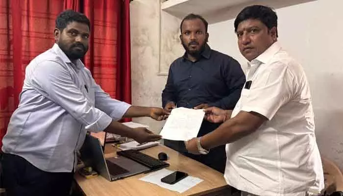 ఇరిగేషన్ భూమిలో అక్రమ కట్టడాలను నిలిపివేయాలి.. ఇరిగేషన్ భూమిలో అక్రమ కట్టడాలను నిలిపివేయాలి..