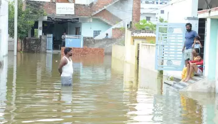 Hyderabad Rain : హయత్ నగర్ డివిజన్ ను ముంచెత్తిన వాన Hyderabad Rain : హయత్ నగర్ డివిజన్ ను ముంచెత్తిన వాన