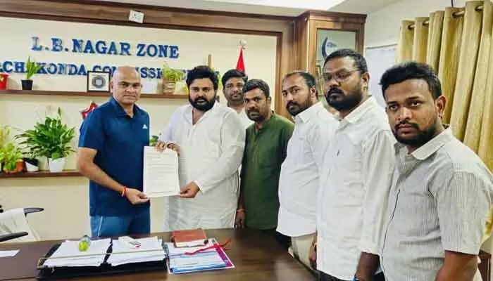 ఫేక్ వార్తలు ప్రచారం చేసే వారిపై చర్యలు తీసుకోవాలి ఫేక్ వార్తలు ప్రచారం చేసే వారిపై చర్యలు తీసుకోవాలి