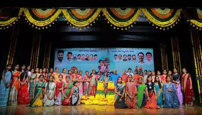 రవీంద్రభారతిలో అటుకుల బతుకమ్మ వేడుకలు.. రవీంద్రభారతిలో అటుకుల బతుకమ్మ వేడుకలు..