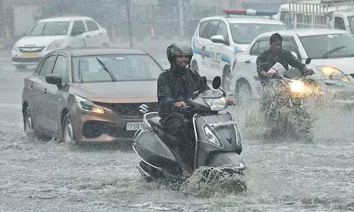 Heavy Rain: హైదరాబాద్ లో భీకర వాన.. ఈ జిల్లాల్లో నేడు రేపు భారీ వానలు