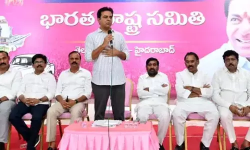 KTR: తెలంగాణ భవన్ ఇప్పుడు జనతా గ్యారేజ్.. ఏ సమస్యలైనా తీసుకురండి : కేటీఆర్ హామీ