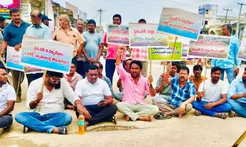 తిరుమలగిరిలో ఫ్లైఓవర్ పనులు ఆపాలి