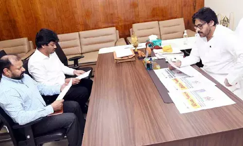 ప్రస్తుత పరిస్థితి ప్రజలకు తెలియాలి.. అధికారులకు డిప్యూటీ సీఎం ఆదేశం