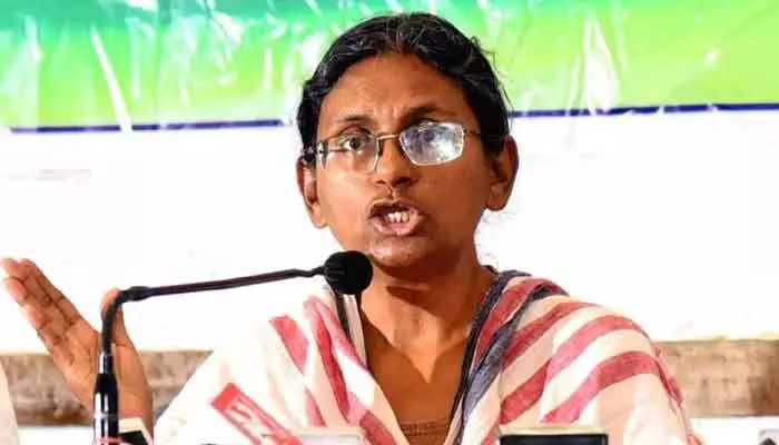 ‘ఓట్ చోరీ’పై ప్రజల్లో చైతన్యం తేవాలి.. AICC ఇంచార్జ్ మీనాక్షి నటరాజన్ ‘ఓట్ చోరీ’పై ప్రజల్లో చైతన్యం తేవాలి.. AICC ఇంచార్జ్ మీనాక్షి నటరాజన్