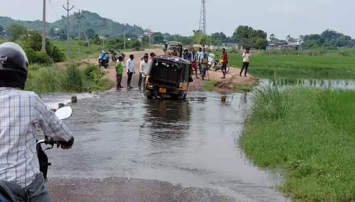 కుంగిన జంగపల్లి కల్వర్టు కుంగిన జంగపల్లి కల్వర్టు