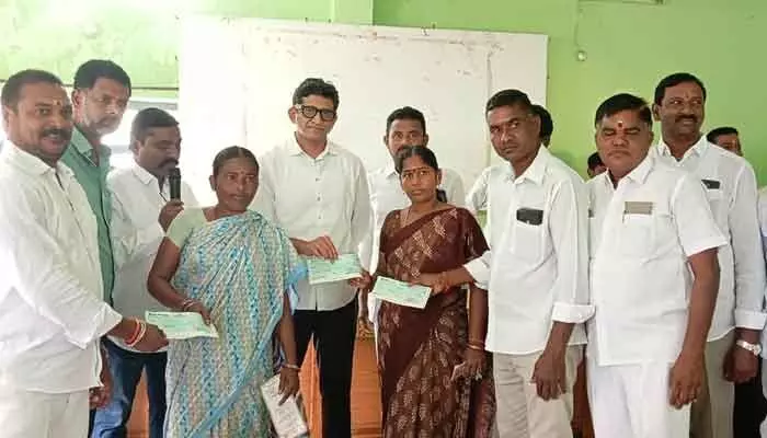 సమస్యలు పరిష్కరించడంలో ప్రభుత్వం విఫలం సమస్యలు పరిష్కరించడంలో ప్రభుత్వం విఫలం