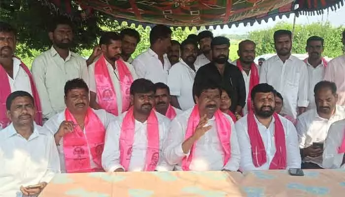 రాజ్యాంగంపై గౌరవం ఉంటే పదవికి రాజీనామా చేయ్ రాజ్యాంగంపై గౌరవం ఉంటే పదవికి రాజీనామా చేయ్