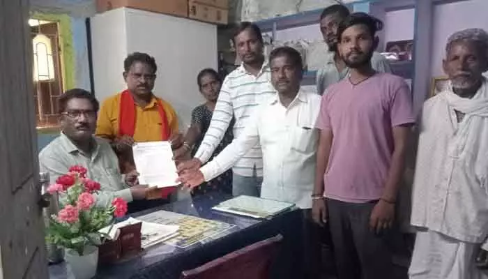 లేబర్ స్కీములను ప్రైవేటు సంస్థలకు ఇవ్వొద్దు లేబర్ స్కీములను ప్రైవేటు సంస్థలకు ఇవ్వొద్దు