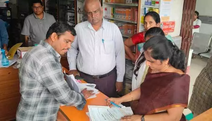 అనుమతులు లేకుండా ఆసుపత్రులు నడిపితే కఠిన చర్యలు అనుమతులు లేకుండా ఆసుపత్రులు నడిపితే కఠిన చర్యలు
