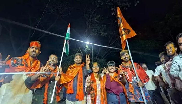 HCUలో ఏబీవీపీ పునరాగమనం.. విద్యార్థి రాజకీయాల్లో కొత్త దిశ HCUలో ఏబీవీపీ పునరాగమనం.. విద్యార్థి రాజకీయాల్లో కొత్త దిశ