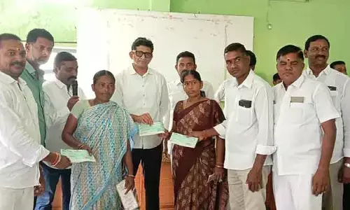 సమస్యలు పరిష్కరించడంలో ప్రభుత్వం విఫలం
