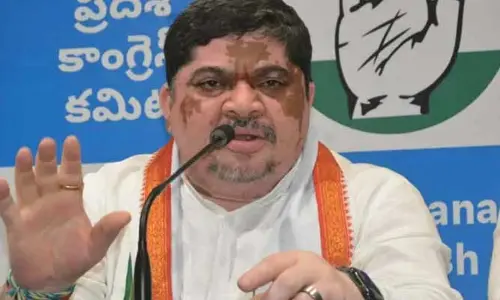 Ponnam Prabhakar: ఇన్నాళ్లు పేదల రక్తం తాగి ఇప్పుడు  బిల్డపా?.. జీఎస్టీ మార్పులపై మంత్రి పొన్నం ఫైర్