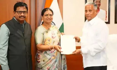 పెండింగ్ రైల్వే ప్రాజెక్టులను పూర్తి చేయండి