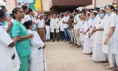 మహబూబాబాద్ జనరల్ ఆస్పత్రిలో వైద్యుల నిరసన.!