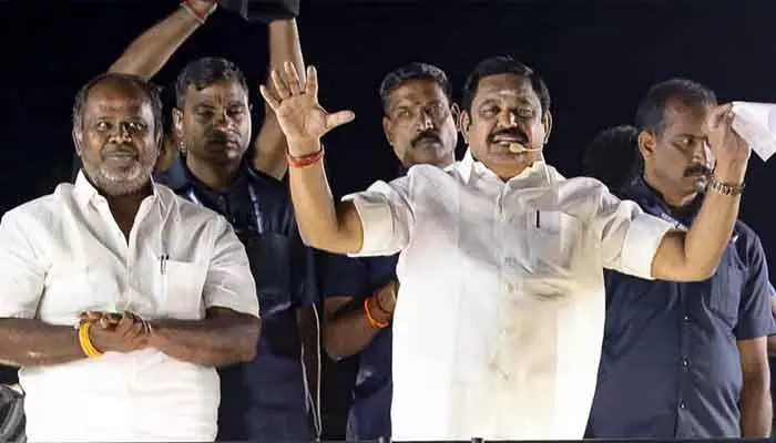 డీఎంకే-కాంగ్రెస్ కూటమిలో విభేదాలు ఉన్నాయి: పళనిస్వామి డీఎంకే-కాంగ్రెస్ కూటమిలో విభేదాలు ఉన్నాయి: పళనిస్వామి