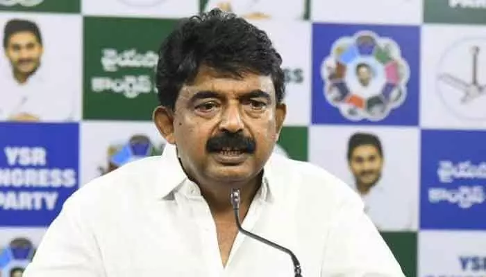 వాళ్లకు తప్ప.. జగన్ ఎవరికీ లొంగరు: పేర్ని నాని ఆసక్తికర వ్యాఖ్యలు వాళ్లకు తప్ప.. జగన్ ఎవరికీ లొంగరు: పేర్ని నాని ఆసక్తికర వ్యాఖ్యలు