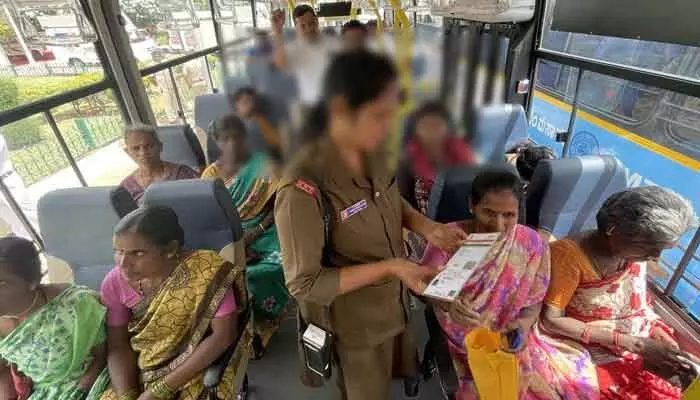 మహిళలకు గుడ్న్యూస్.. ఫోన్లో ఆధార్ చూపినా బస్సుల్లో ఫ్రీ జర్నీ మహిళలకు గుడ్న్యూస్.. ఫోన్లో ఆధార్ చూపినా బస్సుల్లో ఫ్రీ జర్నీ