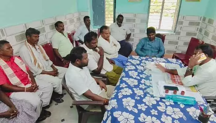 రెండు నదులు ఉప్పొంగుతున్నా నీళ్లకు కరువొచ్చె.. రెండు నదులు ఉప్పొంగుతున్నా నీళ్లకు కరువొచ్చె..