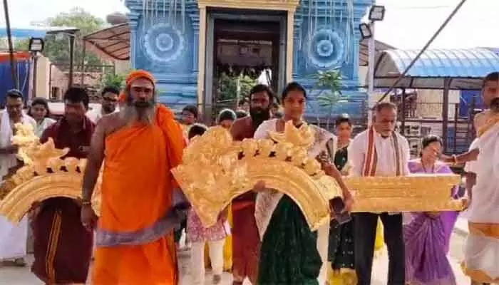 జోగులాంబ అమ్మవారికి బంగారు మకరతోరణం జోగులాంబ అమ్మవారికి బంగారు మకరతోరణం