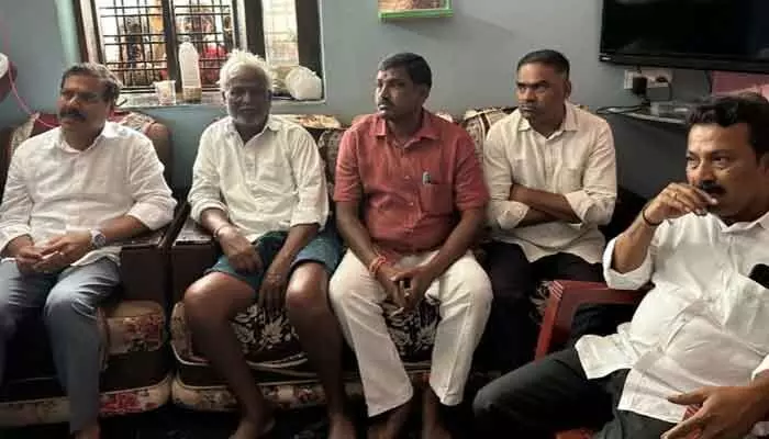 బాధిత కుటుంబాలకు మాజీ ఎమ్మెల్యే ‘బీరం’ పరామర్శ..... బాధిత కుటుంబాలకు మాజీ ఎమ్మెల్యే ‘బీరం’ పరామర్శ.....