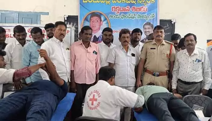 పోతిరెడ్డిపేటలో రక్తదాన శిబిరం పోతిరెడ్డిపేటలో రక్తదాన శిబిరం