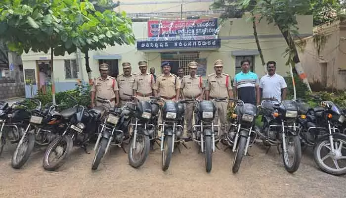 ముగ్గురు బైక్ దొంగలు అరెస్ట్ ముగ్గురు బైక్ దొంగలు అరెస్ట్