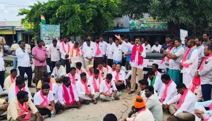 రైతులను రోడ్డెక్కిచ్చిన ఘనత కాంగ్రెస్ ప్రభుత్వానిదే.. రైతులను రోడ్డెక్కిచ్చిన ఘనత కాంగ్రెస్ ప్రభుత్వానిదే..