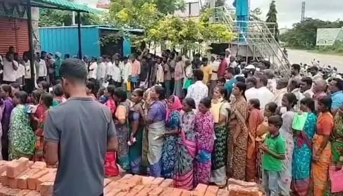 ఊర్కొండ లో తప్పని యూరియా కష్టాలు.. ఊర్కొండ లో తప్పని యూరియా కష్టాలు..